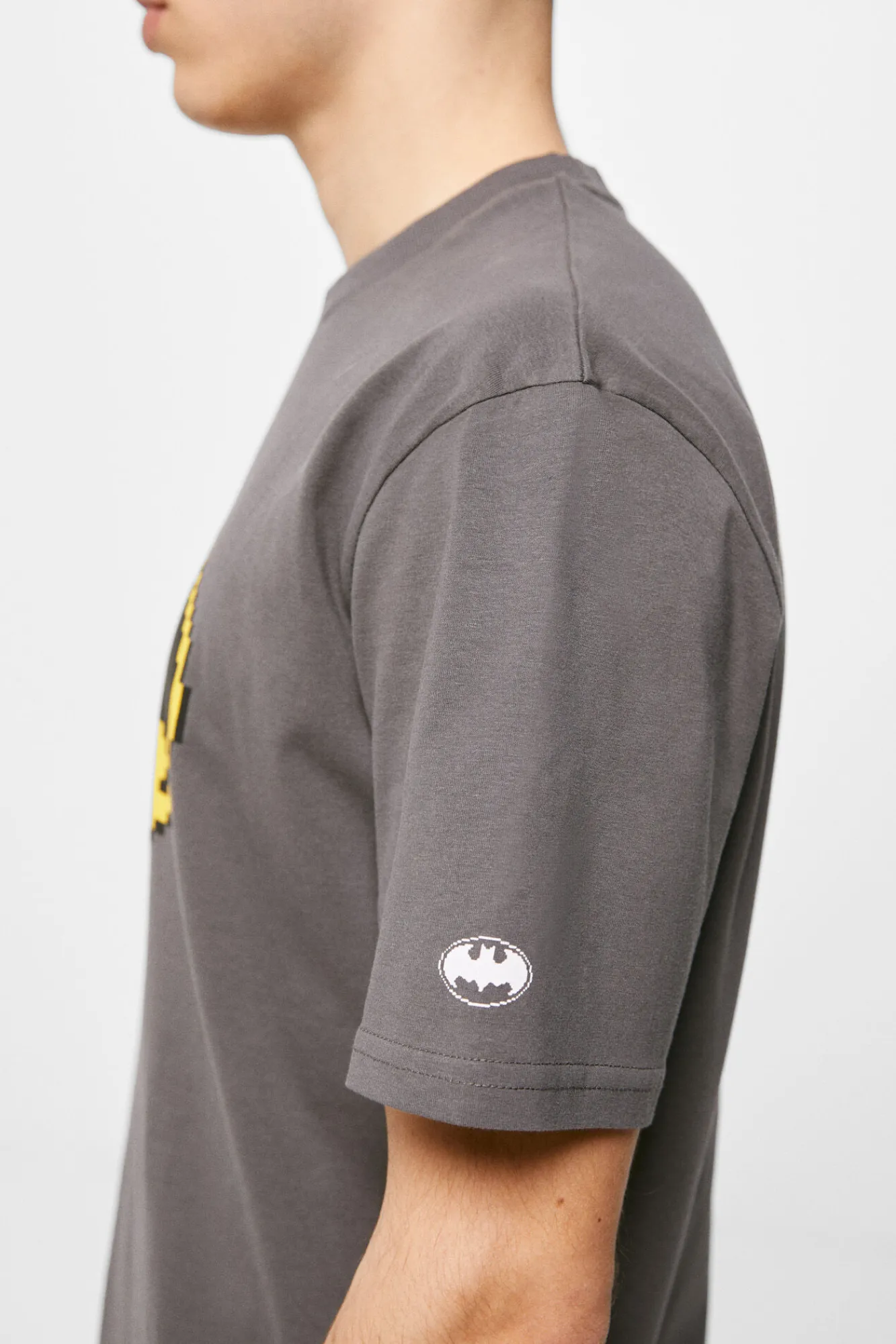 * Camiseta Batman Logo Gris Oscuro Discount