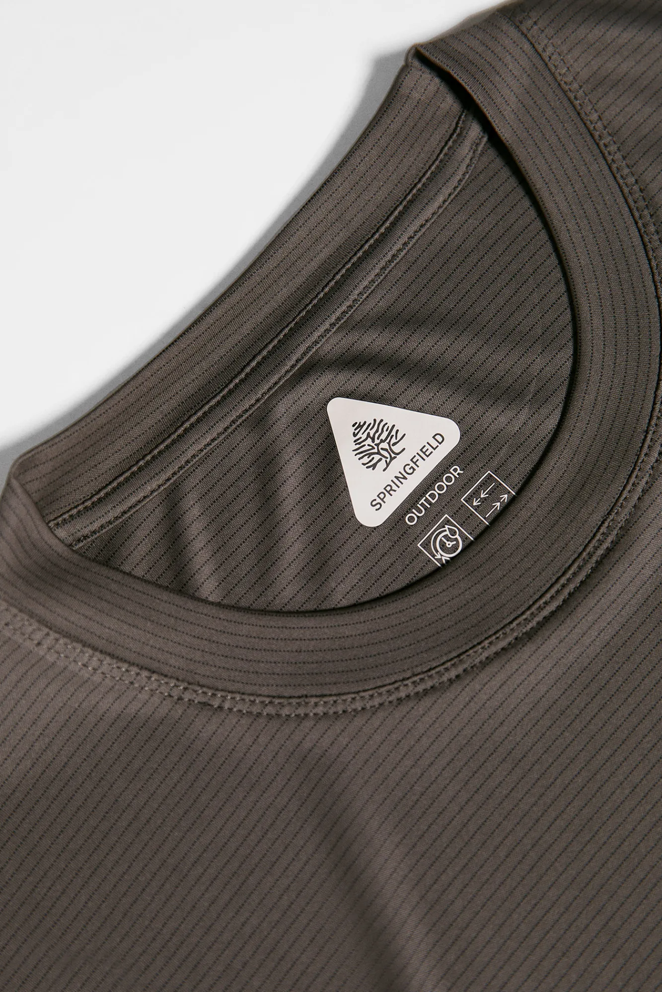 * Camiseta Outdoor Gris Oscuro Online