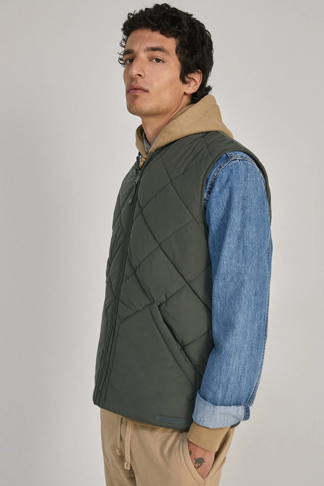 * Chaleco Acolchado Cuello Bomber Kaki Oscuro
