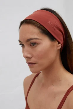 Dash and Stars Diadema Elastica Roja Nude Clearance