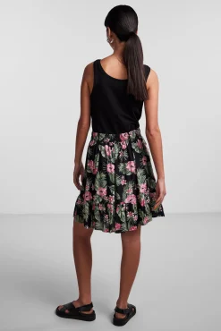 Pieces Falda Corta Con Volante. Estampado Verde Hot