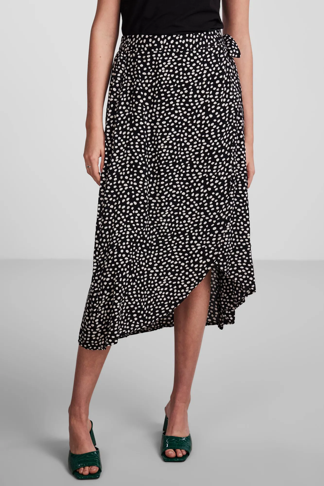 Pieces Falda Midi Cruzada. Negro New