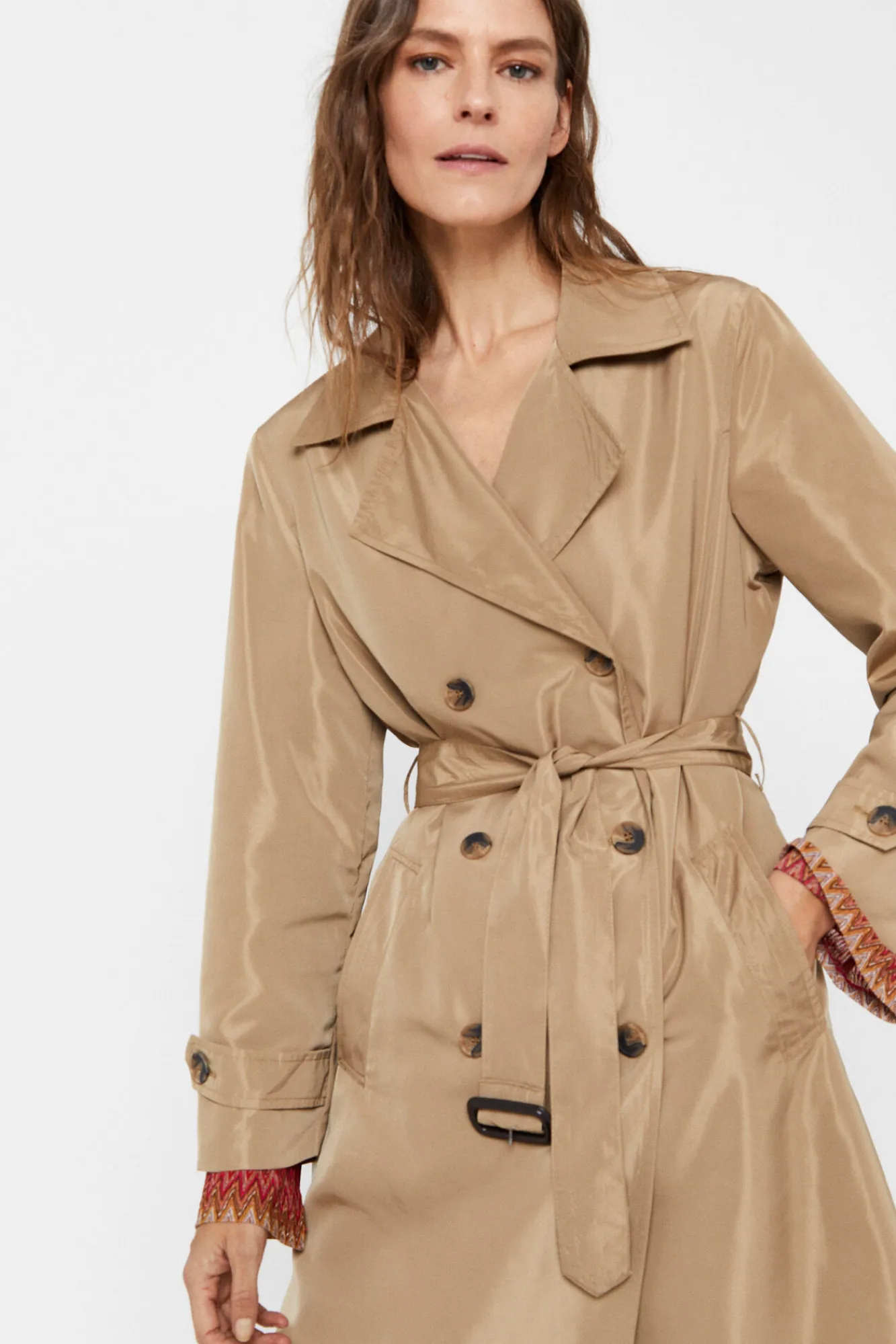 Cortefiel Gabardina Tejido Tecnico Repelente Al Agua. Beige Hot