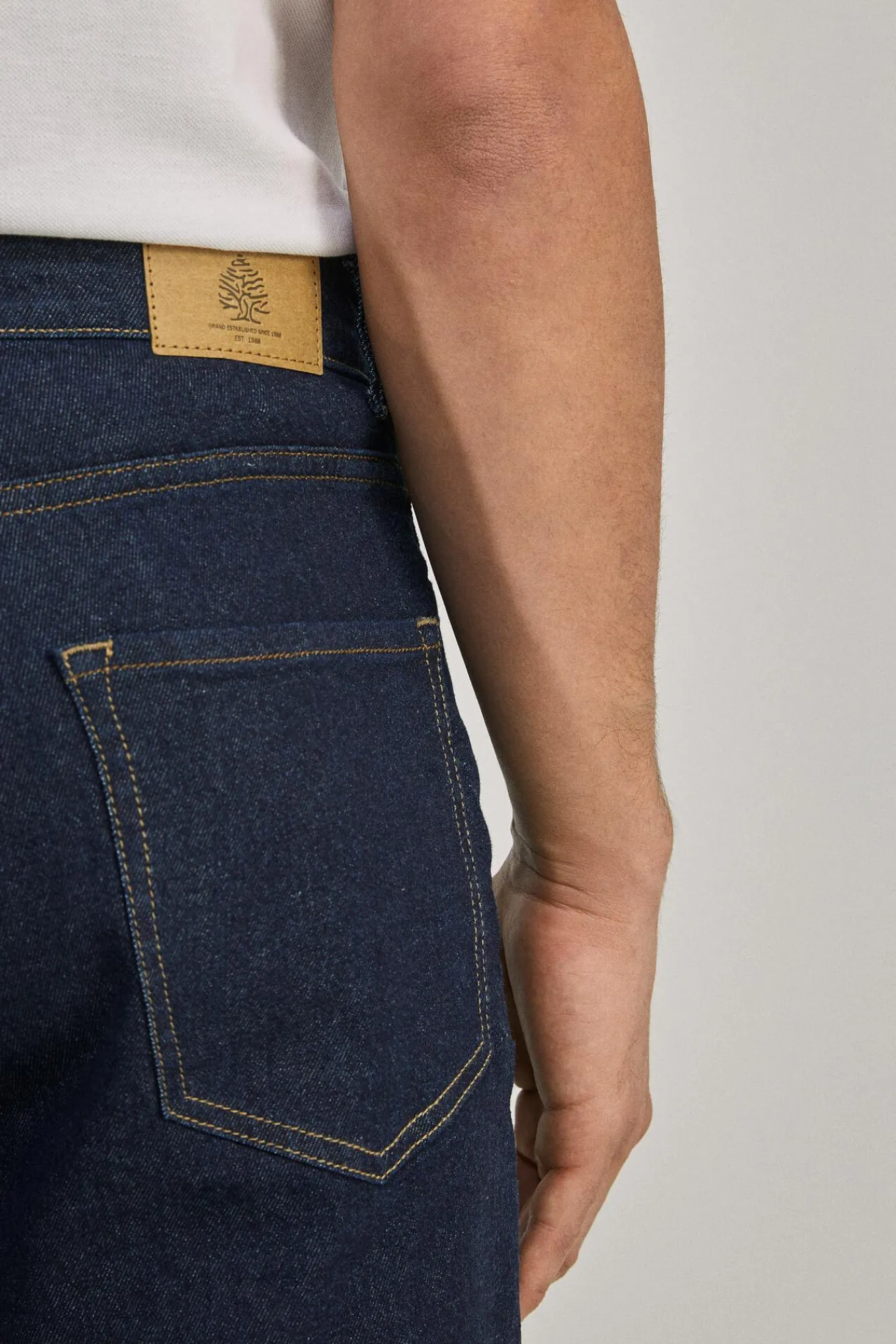 * Jeans Regular Lavado Desencolado Navy Outlet