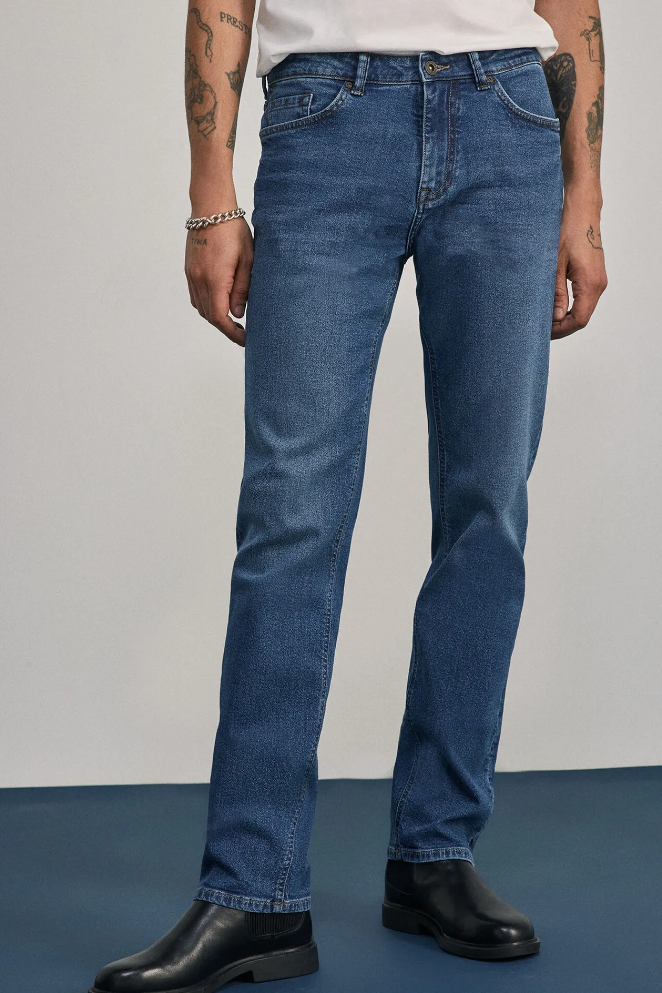 * Jeans Regular Lavado Medio Azul Medio New