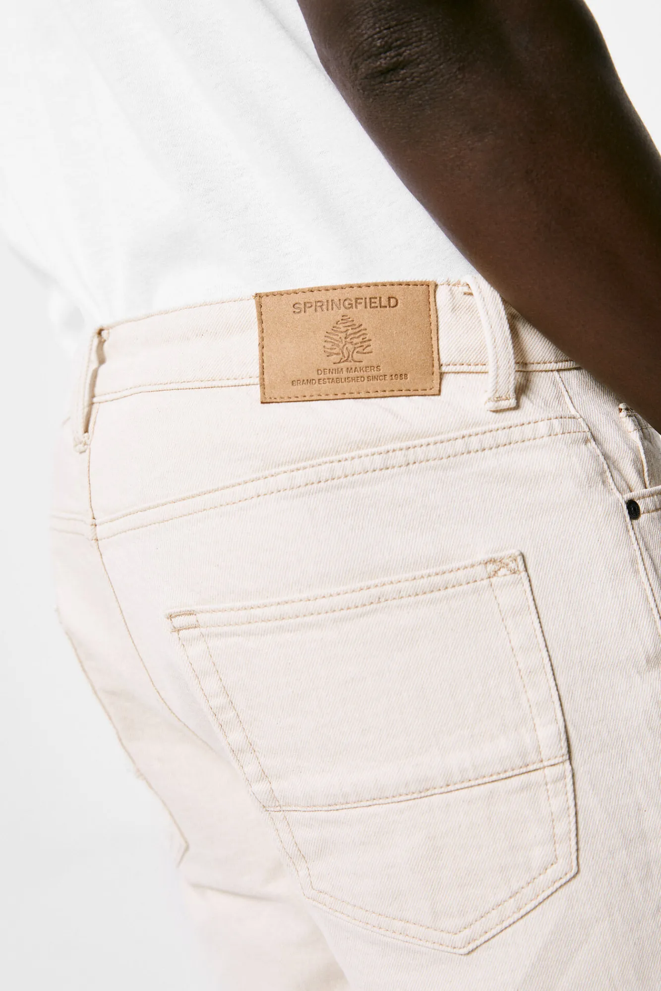 * Jeans Slim Crudo Lavado Estampado Fondo Blanco Outlet