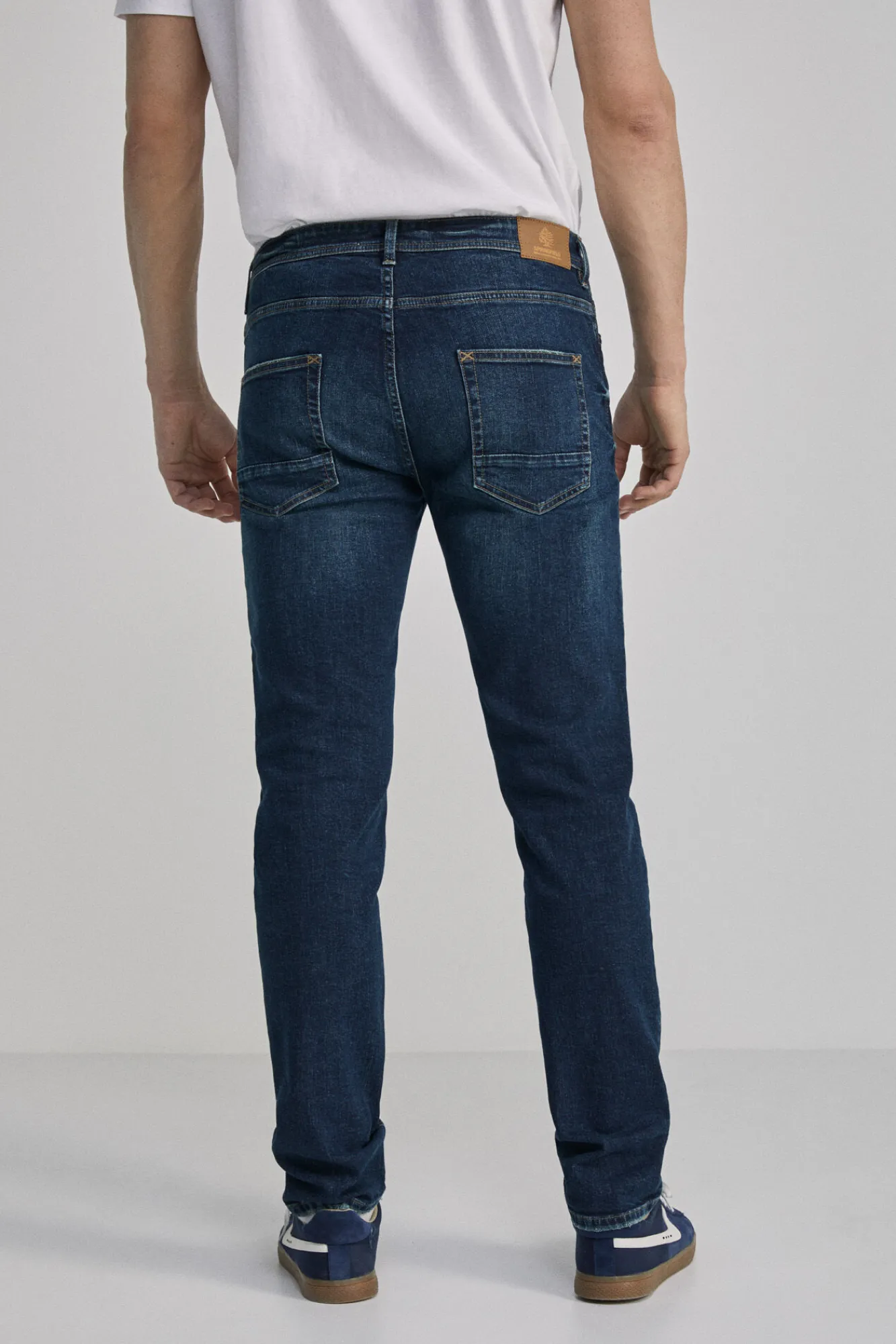 * Jeans Slim Lavado Oscuro Ensuciado Turquesa