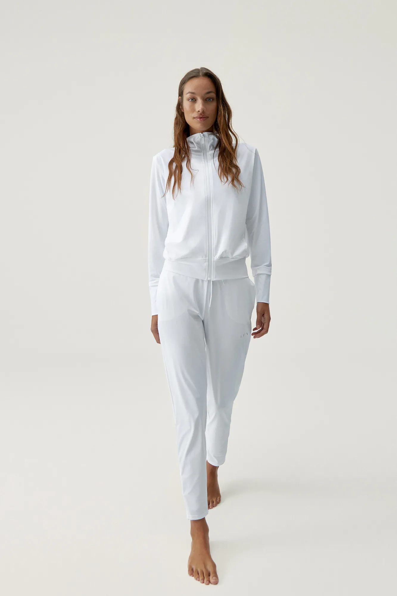 Born Living Yoga Jogger Airla White Blanco Clearance