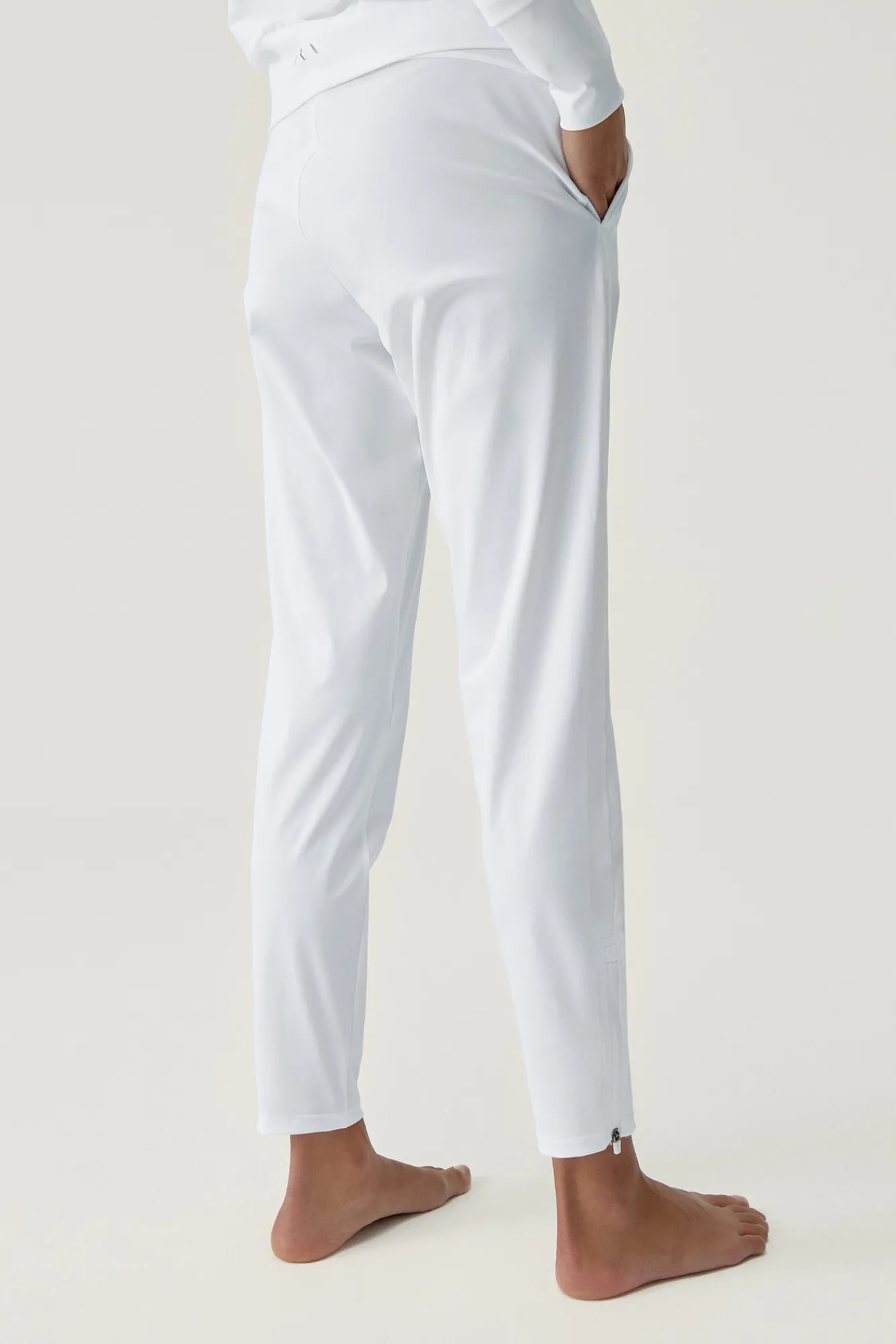 Born Living Yoga Jogger Airla White Blanco Clearance