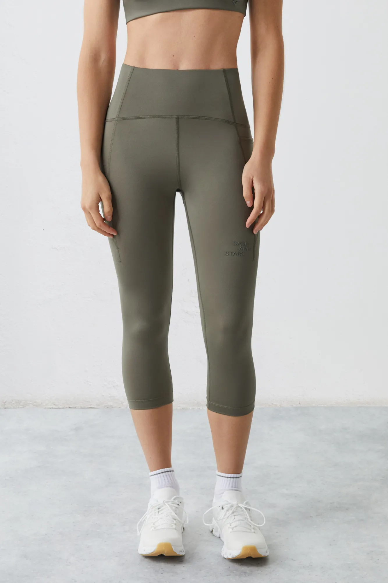 Dash and Stars Leggings Pirata Verde 4D Stretch Beige New