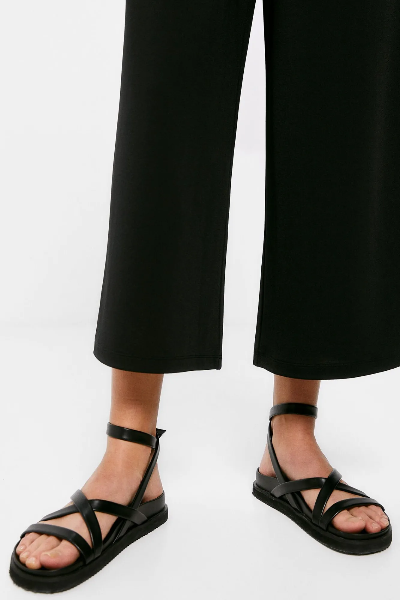 * Pantalon Jogger Culotte Negro Outlet
