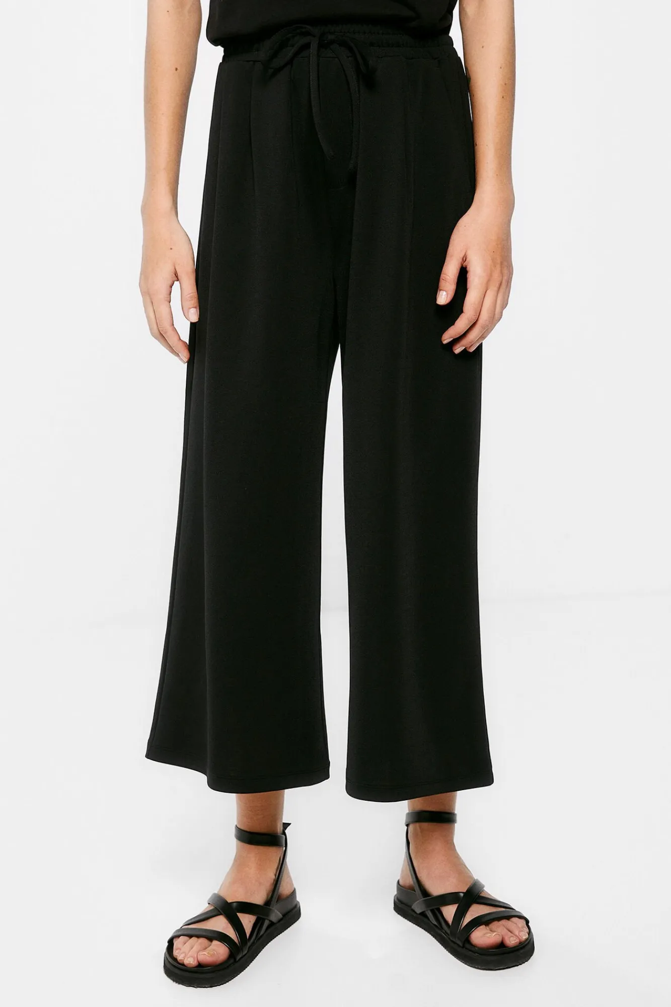 * Pantalon Jogger Culotte Negro Outlet