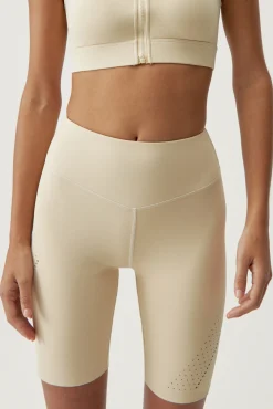 Born Living Yoga Short Soata Oat Milk Beige Hot