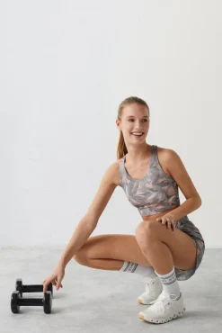 Dash and Stars Short Tecnico Malla Interior Flores Gris