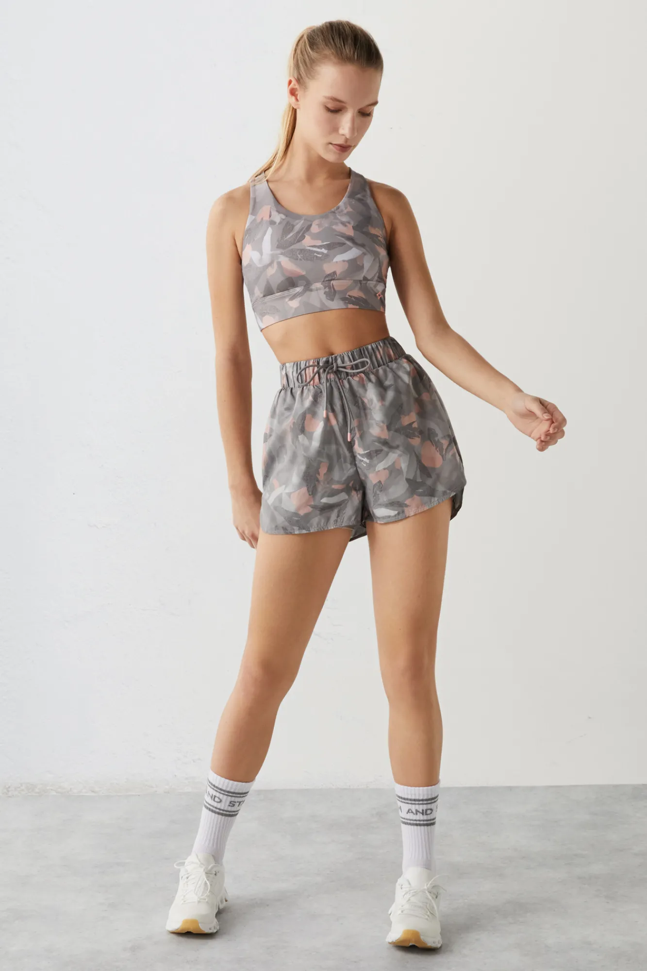 Dash and Stars Short Tecnico Malla Interior Flores Gris