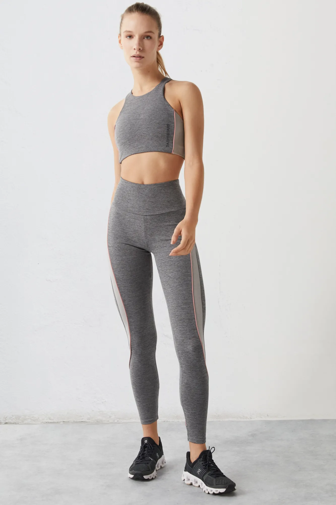 Dash and Stars Sujetador Deportivo 4D Stretch Gris Discount