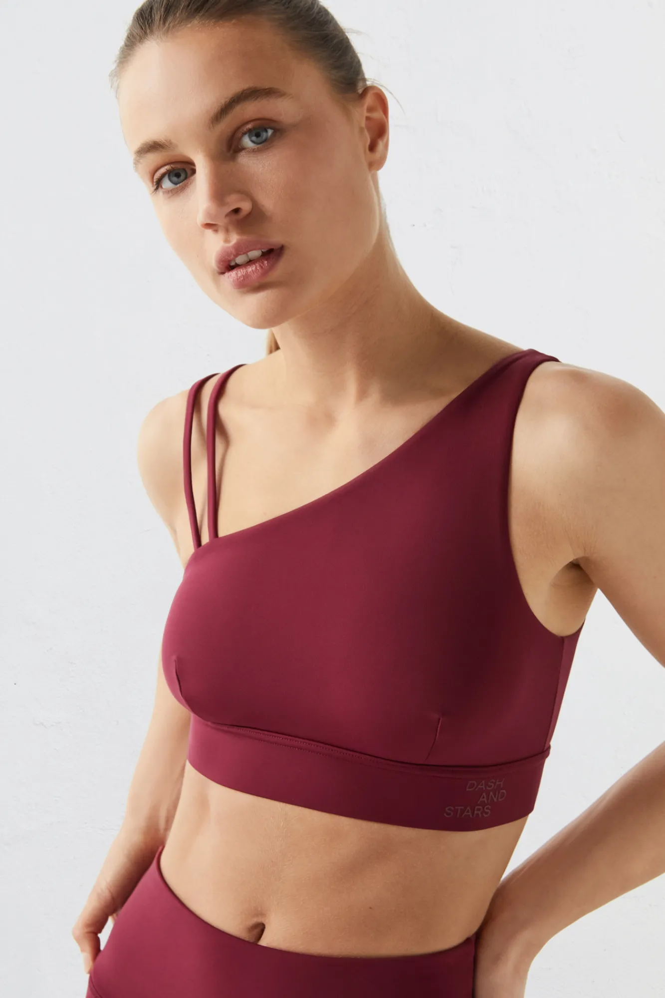 Dash and Stars Top Deportivo Asimetrico Granate Collagen Feel Rojo Sale