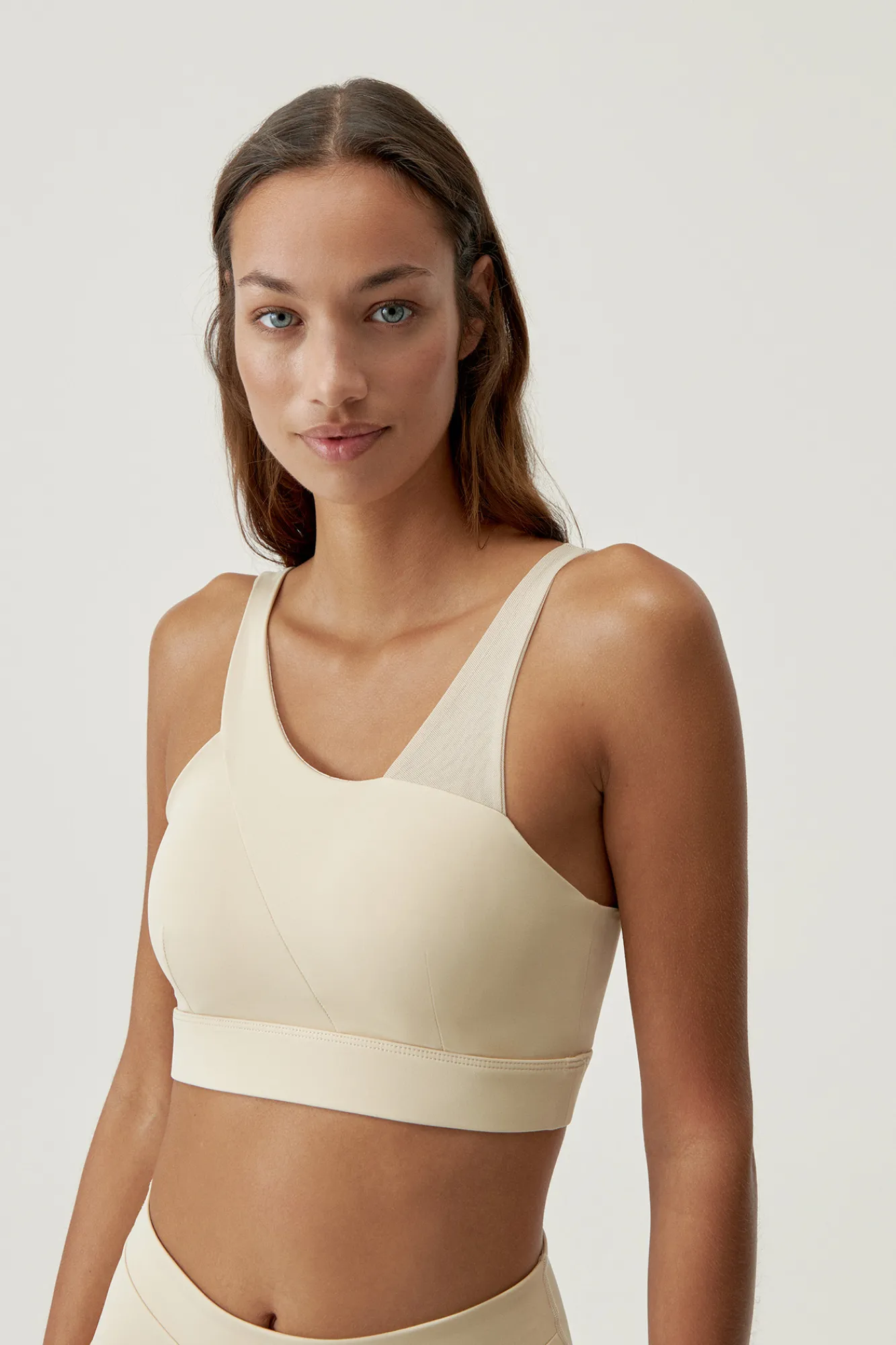 Born Living Yoga Top Jin Oat Milk Beige Hot