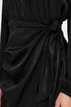 Only Vestido Corto Satinado Negro Hot