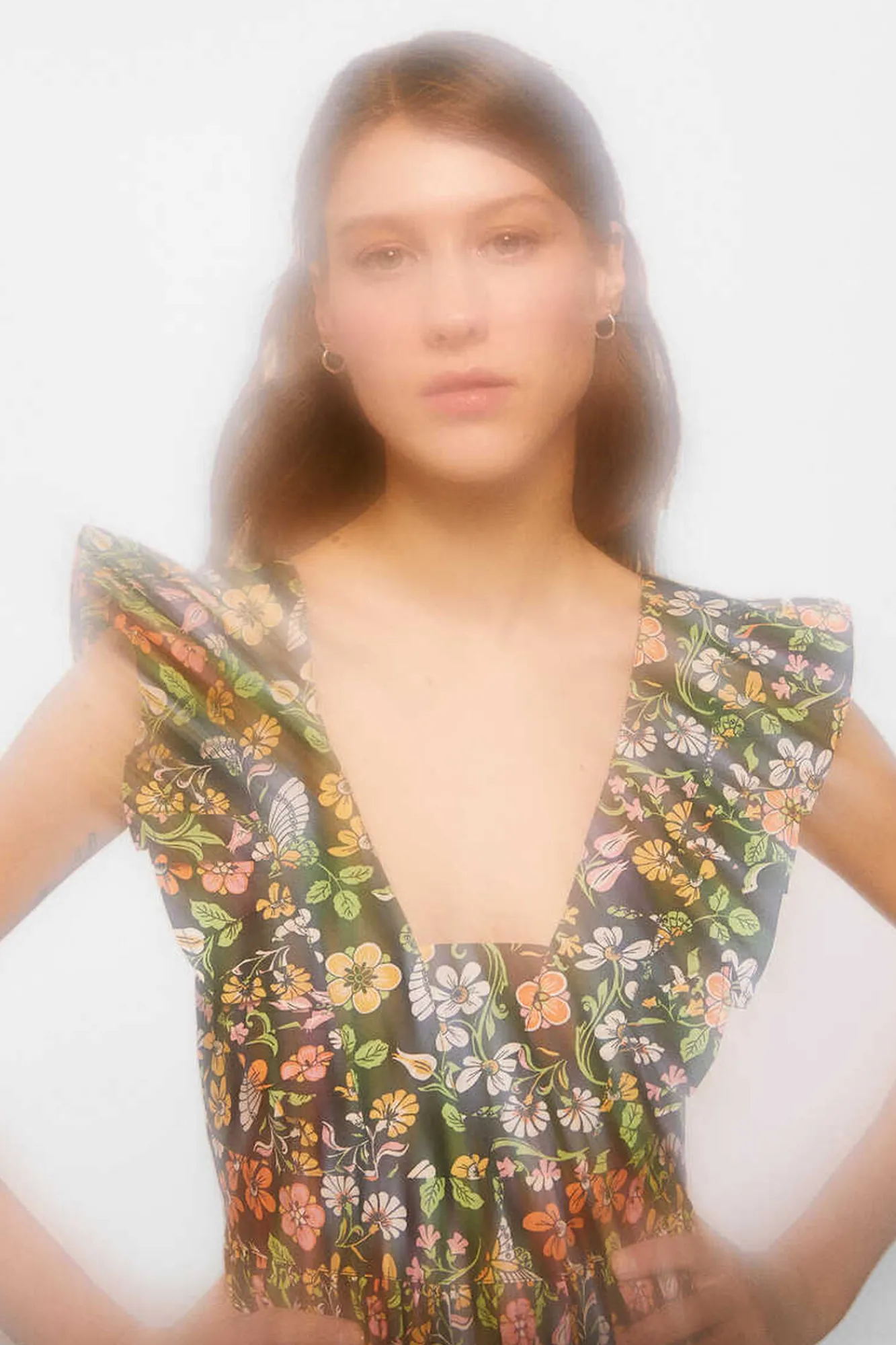 * Vestido Corto Volantes Volumen Negro Discount